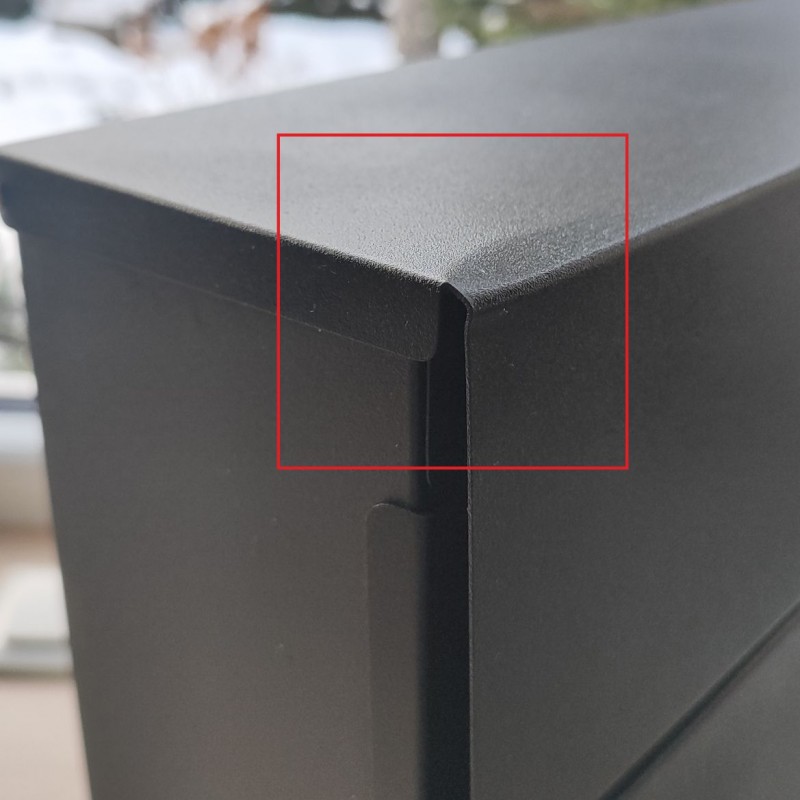 Pašto dėžutė TOVE, juoda spalva, 37x37x11 cm (SU NEDIDELIU DEFEKTU)
